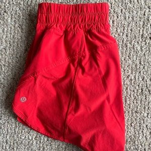 track that mid rise lines Lululemon shorts 5 inch size 8